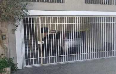 Imagem: A casa possui 3 Dormitórios, 2 Banheiros, 3 Vagas na garagem