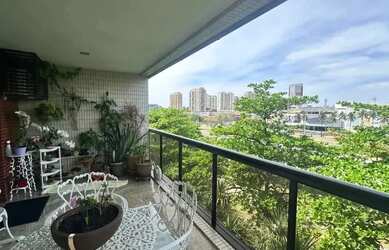 Imagem: O apartamento possui 4 Dormitórios, 4 Banheiros, 2 Vagas na