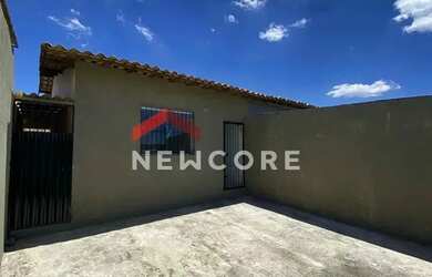 Imagem: A casa possui 2 Dormitórios, 1 Banheiro, 2 Vagas na garagem