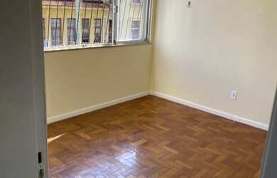 Imagem 2: Apartamento com 2/4 com dependência no Politeama de Cima