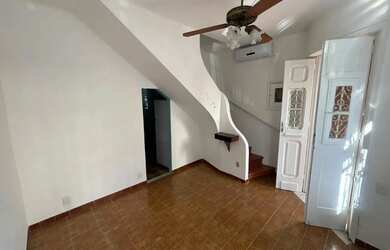 Imagem: A casa possui 3 Dormitórios, 3 Banheiros, 3 Vagas na garagem