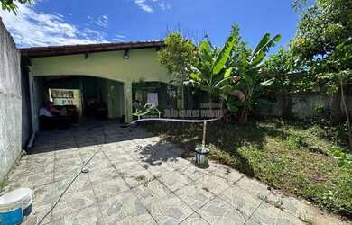 Imagem: A casa possui 2 Dormitórios, 2 Banheiros, 3 Vagas na garagem