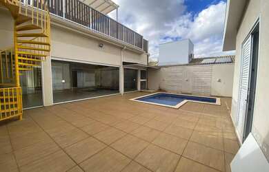 Imagem: A casa possui 3 Dormitórios, 5 Banheiros, 2 Vagas na garagem