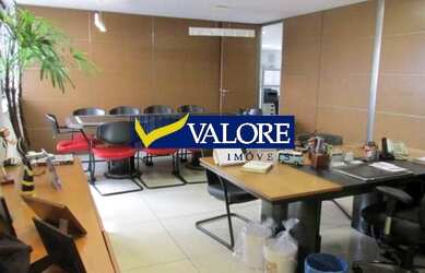 Imagem: O depósito possui 2 Vagas na garagem e 220m² de Área e está