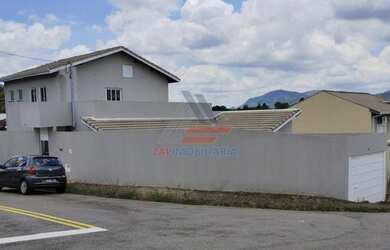 Imagem: A casa possui 3 Dormitórios, 5 Banheiros, 3 Vagas na garagem