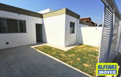 Imagem: A casa possui 3 Dormitórios, 2 Banheiros, 156m² de Área