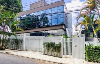 Imagem: A casa possui 5 Dormitórios, 5 Banheiros, 5 Vagas na garagem