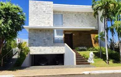 Imagem: A casa em condomínio possui 5 Dormitórios, 5 Banheiros, 4