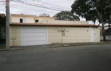 Imagem: A casa possui 3 Dormitórios, 4 Banheiros, 4 Vagas na garagem