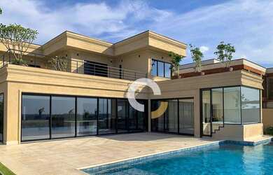 Imagem: A casa em condomínio possui 4 Dormitórios, 5 Banheiros, 576m²