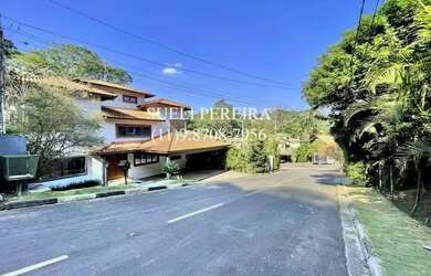 Imagem: A casa em condomínio possui 5 Dormitórios, 4 Banheiros, 3