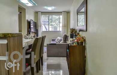 Imagem: O apartamento possui 2 Dormitórios, 1 Banheiro, 1 Vaga na garagem