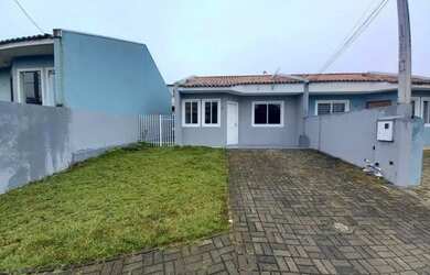 Imagem: A casa possui 2 Dormitórios, 1 Banheiro, 3 Vagas na garagem