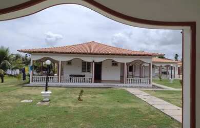 Imagem: A casa possui 5 Dormitórios, 4 Banheiros, 5 Vagas na garagem