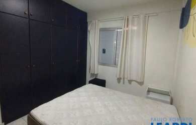 Imagem: O apartamento possui 2 Dormitórios, 1 Banheiro, 1 Vaga na garagem