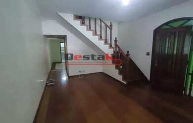 Imagem: A casa possui 2 Dormitórios, 2 Banheiros, 2 Vagas na garagem