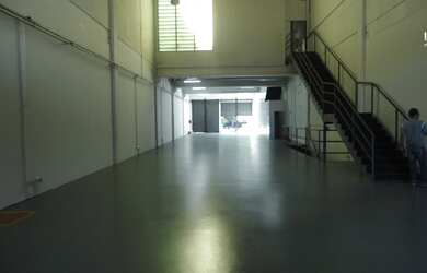 Imagem: O depósito possui 2 Vagas na garagem e 800m² de Área e está