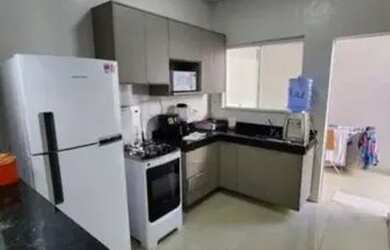 Imagem: A casa possui 2 Dormitórios, 2 Banheiros, 1 Vaga na garagem