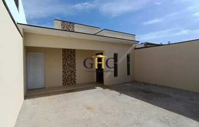 Imagem: A casa possui 2 Dormitórios, 1 Banheiro, 2 Vagas na garagem