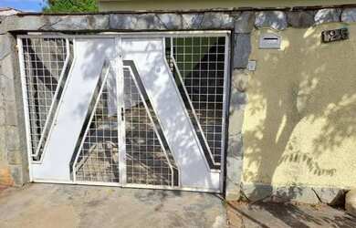 Imagem: A casa possui 2 Dormitórios, 2 Banheiros, 1 Vaga na garagem