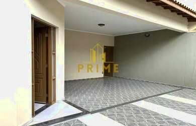 Imagem: A casa possui 3 Dormitórios, 2 Banheiros, 4 Vagas na garagem