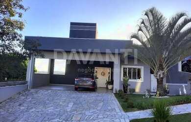 Imagem: A casa em condomínio possui 3 Dormitórios, 4 Banheiros, 2