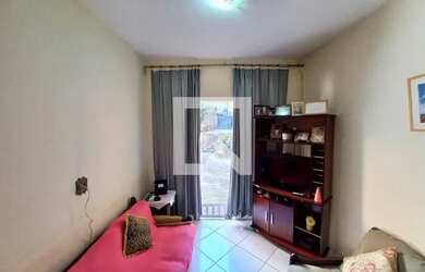 Imagem: A casa possui 4 Dormitórios, 2 Banheiros, 1 Vaga na garagem