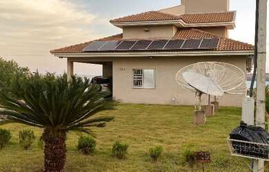 Imagem: A casa em condomínio possui 3 Dormitórios, 3 Banheiros, 5