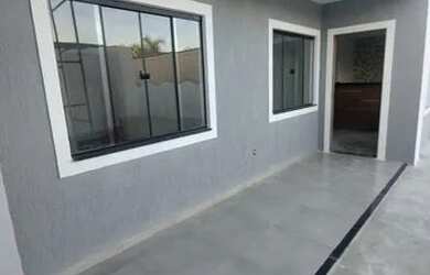 Imagem: A casa possui 2 Dormitórios, 1 Banheiro, 2 Vagas na garagem