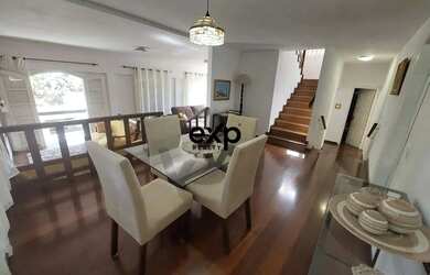 Imagem: A casa possui 3 Dormitórios, 5 Banheiros, 3 Vagas na garagem