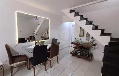 Imagem: A casa possui 3 Dormitórios, 3 Banheiros, 2 Vagas na garagem