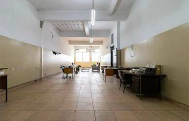 Imagem: O depósito possui 5 Vagas na garagem, 750m² de Área e está