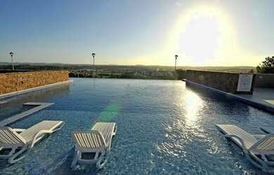 Imagem: A casa possui 3 Dormitórios, 5 Banheiros, 4 Vagas na garagem