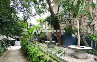 Imagem: A casa possui 5 Dormitórios, 5 Banheiros, 3 Vagas na garagem