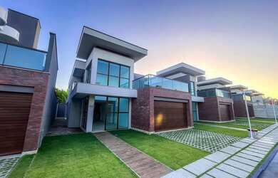 Imagem: A casa em condomínio possui 4 Dormitórios, 5 Banheiros, 4