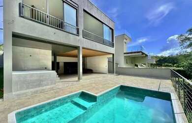 Imagem: A casa em condomínio possui 5 Dormitórios, 5 Banheiros, 5