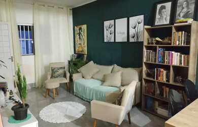 Imagem: A casa em condomínio possui 2 Dormitórios, 1 Banheiro, 4 Vagas