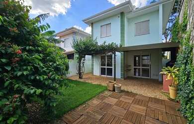 Imagem: A casa em condomínio possui 3 Dormitórios, 3 Banheiros, 2