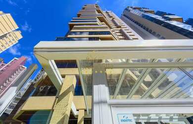 Imagem: O apartamento possui 4 Dormitórios, 5 Banheiros, 4 Vagas na