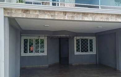 Imagem: A casa possui 3 Dormitórios, 3 Banheiros, 3 Vagas na garagem