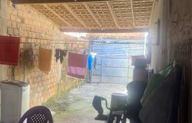 Imagem: A casa possui 2 Dormitórios, 1 Banheiro e está localizado