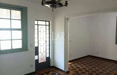 Imagem: A casa possui 2 Dormitórios, 3 Banheiros, 1 Vaga na garagem