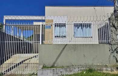 Imagem: A casa possui 2 Dormitórios, 1 Banheiro, 2 Vagas na garagem