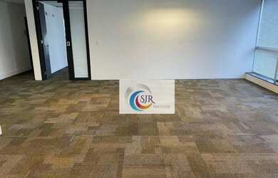 Imagem: O depósito possui 5 Vagas na garagem e 424m² de Área e está