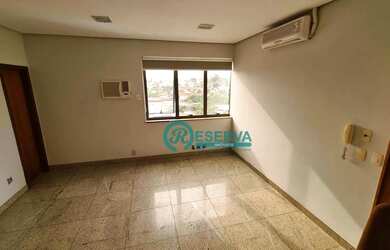 Imagem: O depósito possui 3 Vagas na garagem e 110m² de Área e está