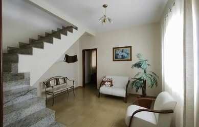 Imagem: A casa possui 3 Dormitórios, 2 Banheiros, 3 Vagas na garagem