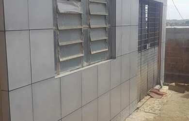 Imagem: A casa possui 2 Dormitórios, 2 Banheiros, 1 Vaga na garagem