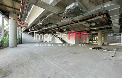 Imagem: O depósito possui 5 Vagas na garagem, 640m² de Área e está