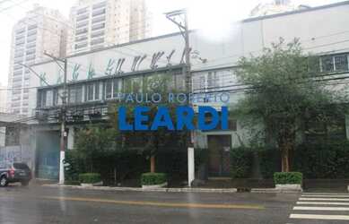 Imagem: O depósito possui 5 Vagas na garagem e 2687m² de Área e está