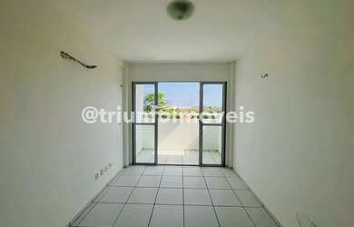 Imagem: O apartamento possui 3 Dormitórios, 1 Banheiro, 1 Vaga na garagem